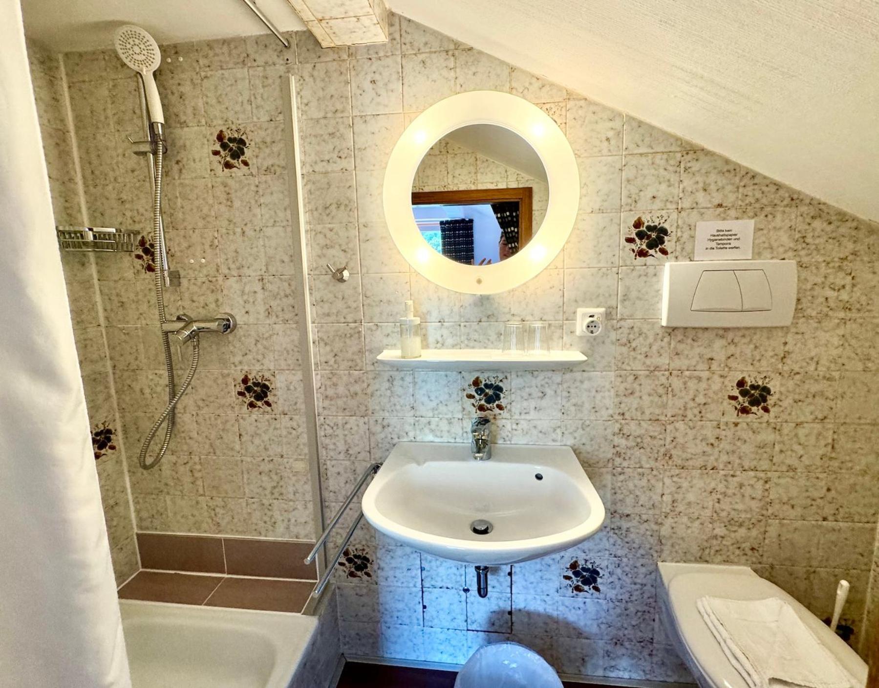 Hotel Garni Koenigslinde - Wandern, Radeln, Skifahren & Geniessen 3*